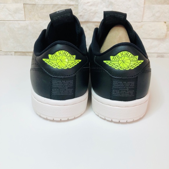 WMNS AIR JORDAN 1 RET LOW - Picture 3 of 8